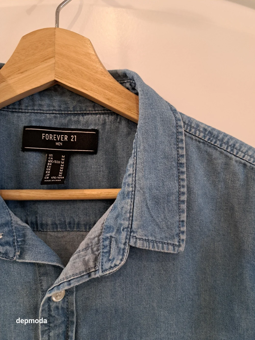 Forever 21 Men Light Denim Button-Up Shirt Size M